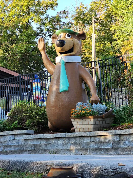Yogi Bear's Jellystone Park 5