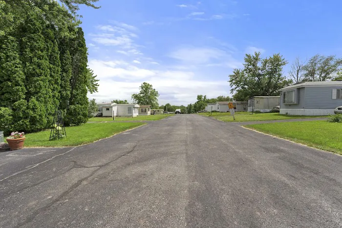 Holiday Terrace Mobile Home Community 4