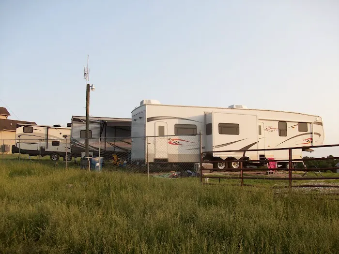 Hermann Horse RV and Camp park 9