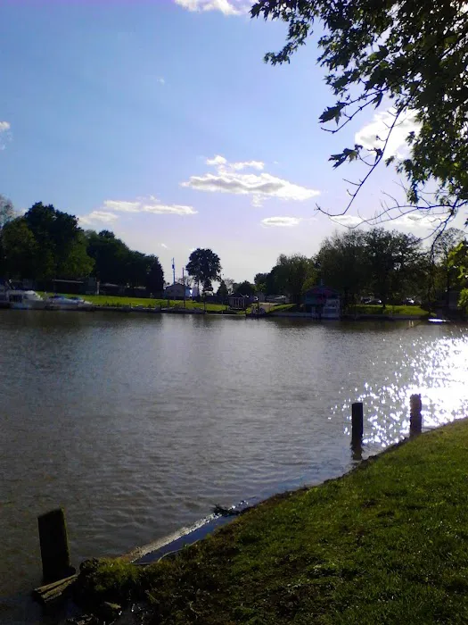Rollin On The River RV Park 10