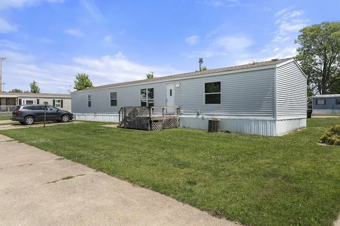Earlham Mobile Home Community 4