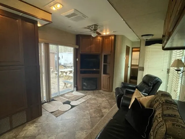 Lincolnwood Resort & Bar 5