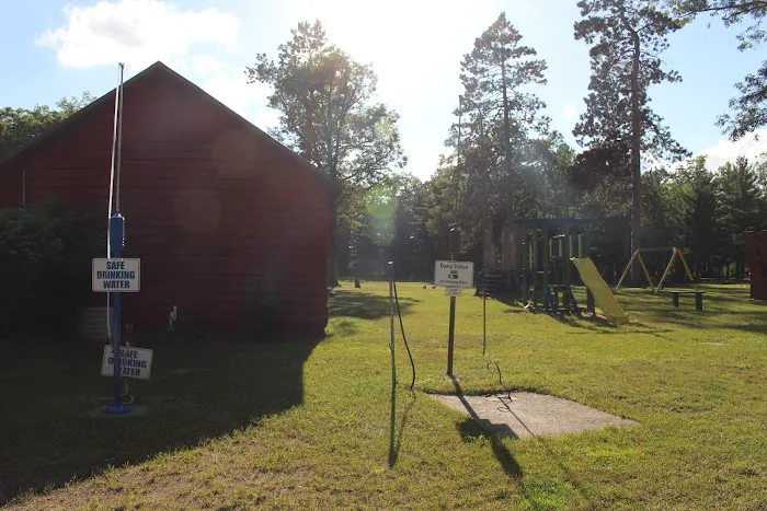 Twin Oaks Campground & Cabins 3
