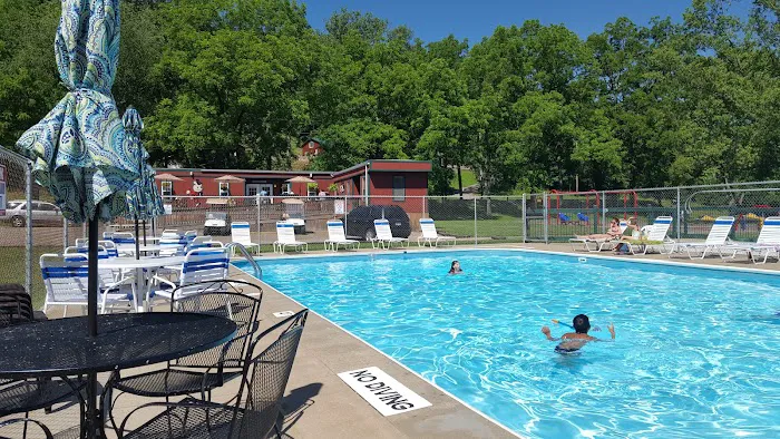 Wally World Riverside RV Resort & Camping 7
