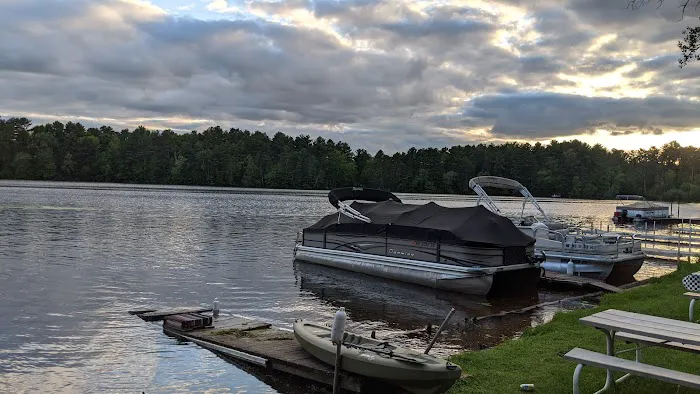 Wolf's Den Tavern & Resort 3
