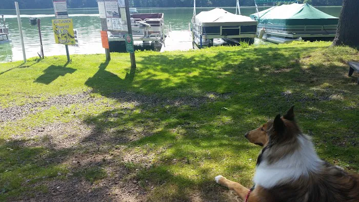 Wolf's Den Tavern & Resort 7