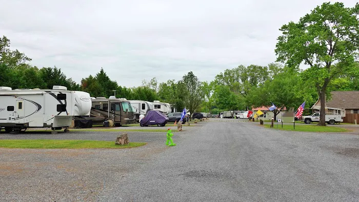 Waters Edge RV Park and Marina 3