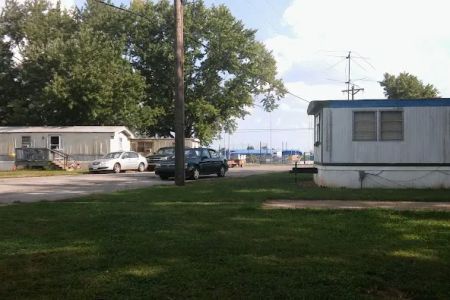 Greenlawn-Pinetree Mobile Home