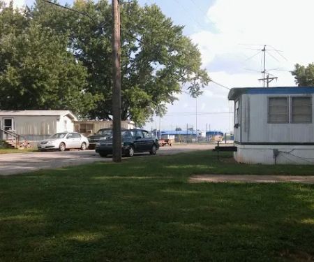 Greenlawn-Pinetree Mobile Home