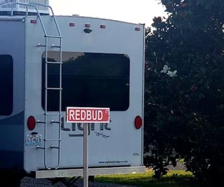 The Magnolia Campground and Store