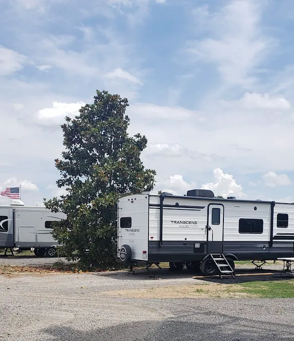 The Magnolia Campground and Store 4