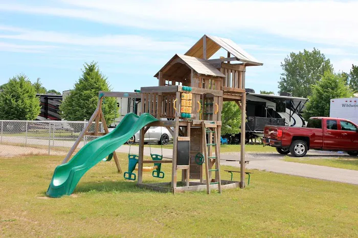 Holiday RV Park & Campground 8