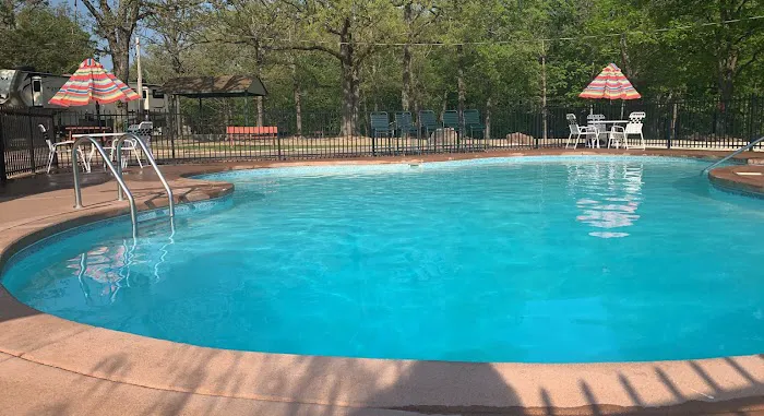 Majestic Oaks RV Park & Campground 9