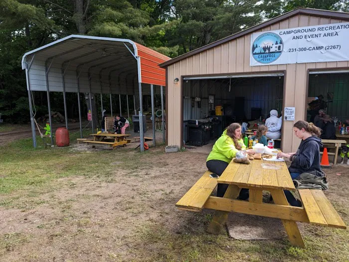 Carefree Cove Campground & Cabins 5