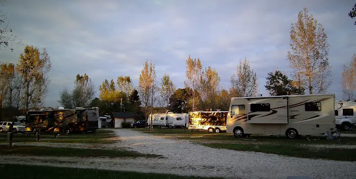 Lamplight Lane RV Resort at Glen Oaks 7
