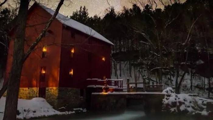 Two Rivers Ozark Cabins and Glamping Tents 8