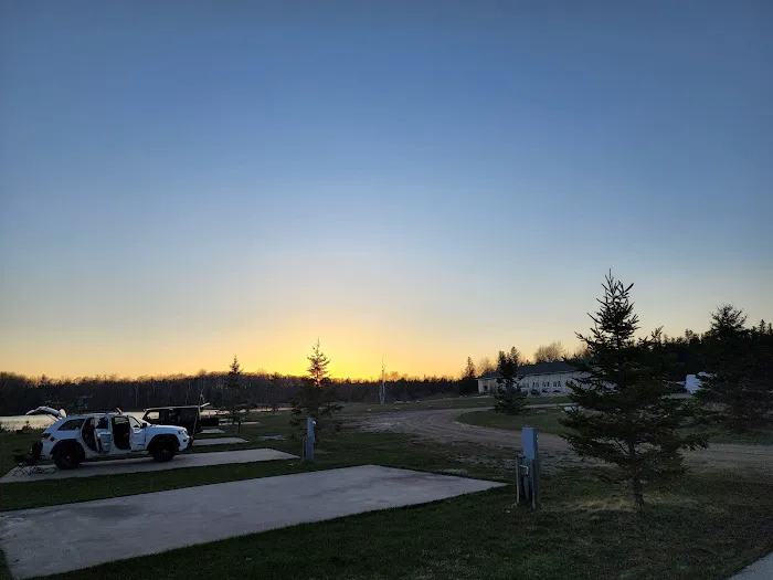 Trailhead Bar, Restaurant & Campground 2