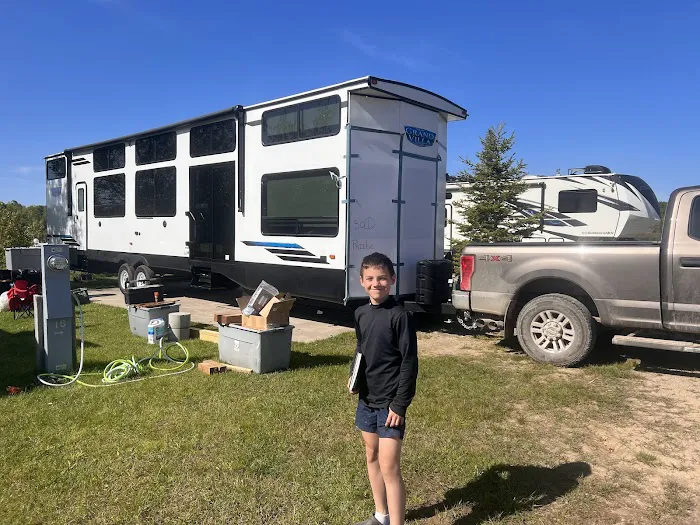 Trailhead Bar, Restaurant & Campground 7