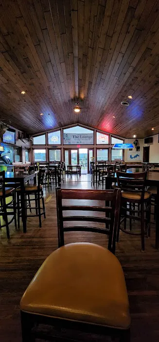 Lounge On Big Lake Shores 7