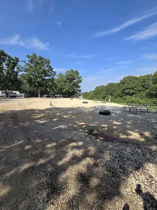 Clapping Oaks Campground and Lodging 2