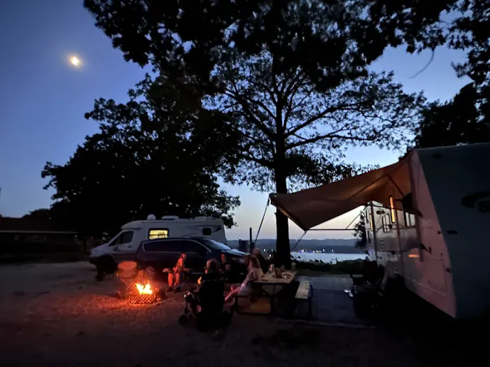 Clapping Oaks Campground and Lodging 5