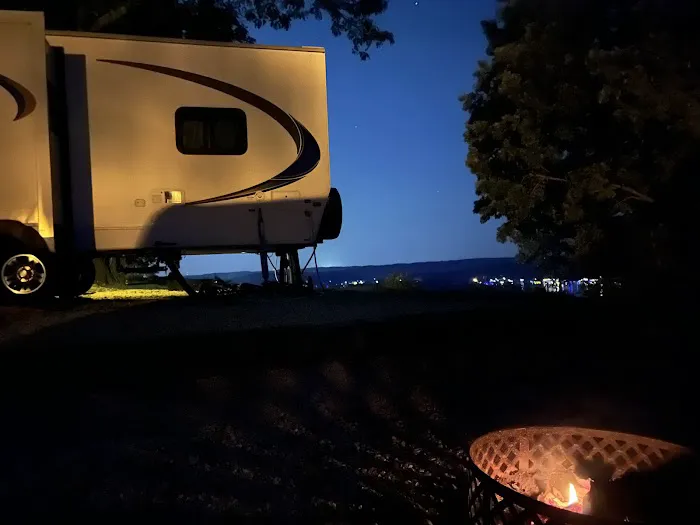 Clapping Oaks Campground and Lodging 3