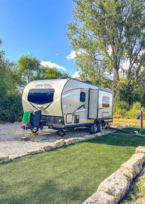 Oregon Trail Glamping and RV Park Hiawatha, KS 2