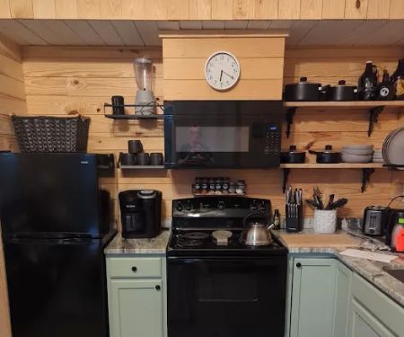 Bear Bluff Retreat above Center Hill Lake