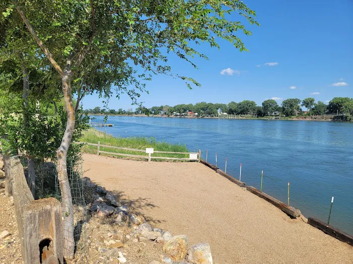 Larson's Landing RV Park 10