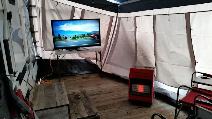 Eagle's Roost RV Park & Cabin 9