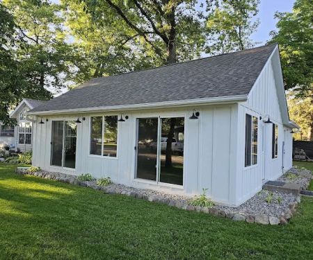 Water's Edge Resort On Farm Island Lake