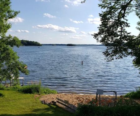 Farm Island Lake Resort