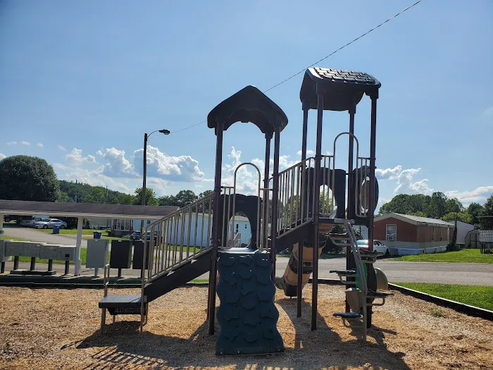 Blue Spruce Pointe Mobile Home Park 10