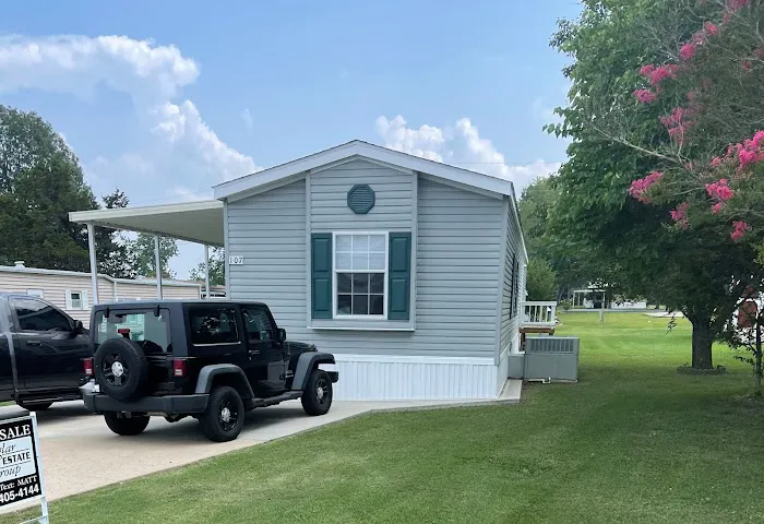 Rolling Meadows Mobile Home Community 8
