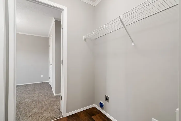Center Manor 6