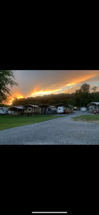 Webb's Lakefront Campground 10
