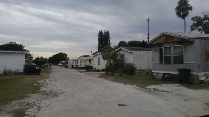 Mid-City Trailer Park Picture 3