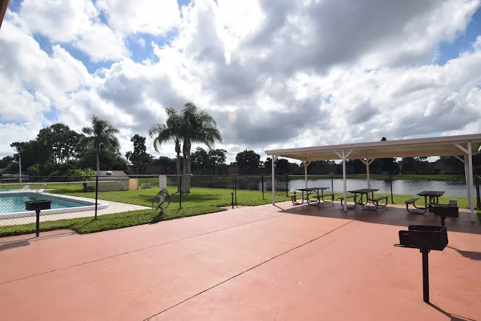 Colonial Estates Manufactured Home Community Picture 7