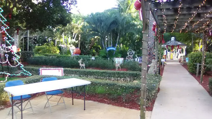 Lake Worth Village Picture 4