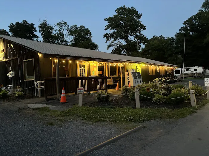 WaterSide Campground & RV Park Picture 3