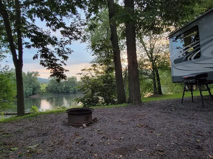 WaterSide Campground & RV Park Picture 2