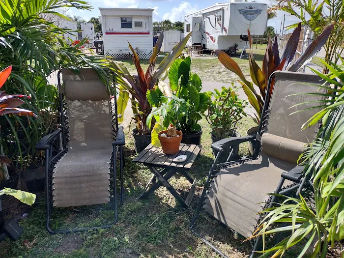 Holt's Lazyland Mobile Home & RV Community Picture 5