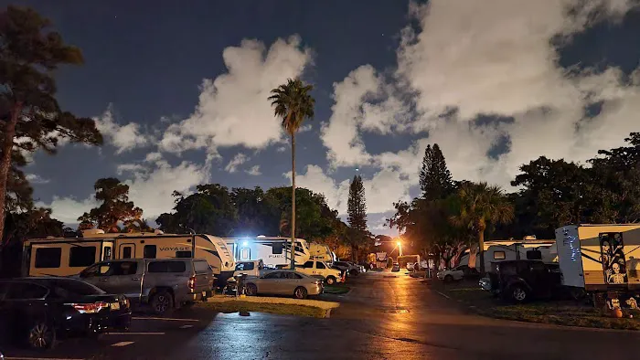Palm Beach Traveler RV Park Picture 3