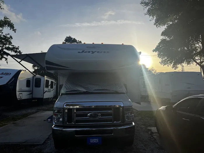 Palm Beach Traveler RV Park Picture 10