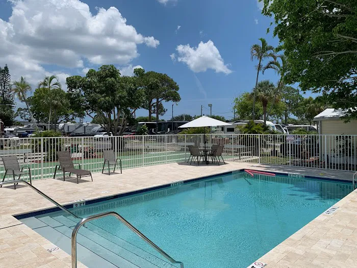 Palm Beach Traveler RV Park Picture 8