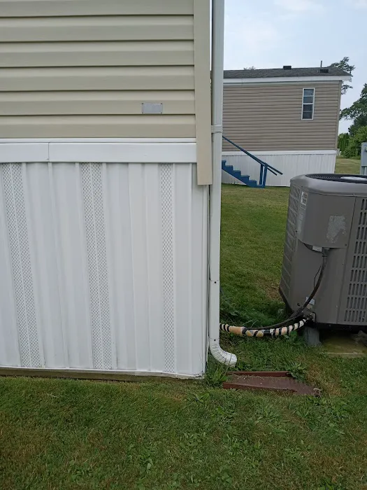 Pin Oak Mobile Home Community Picture 3