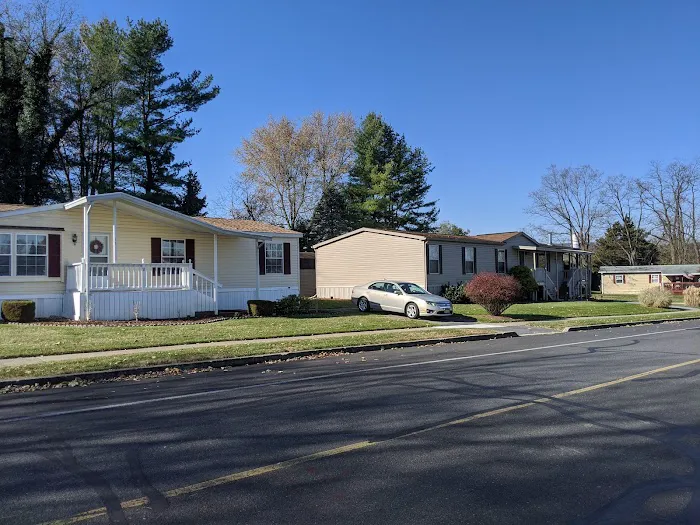 Pin Oak Mobile Home Community Picture 1