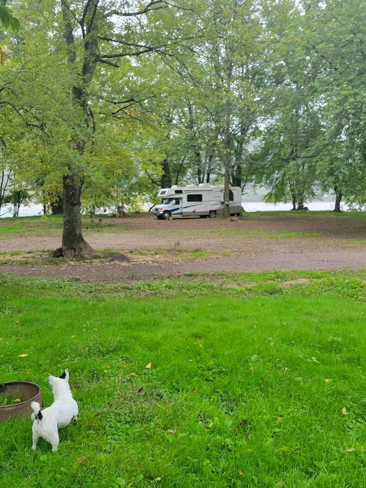 Riverfront Campground Picture 8