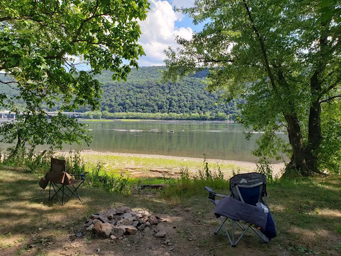 Riverfront Campground Picture 4