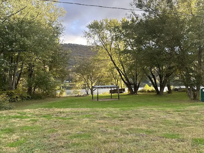 Section 8 Riverlot Picture 2